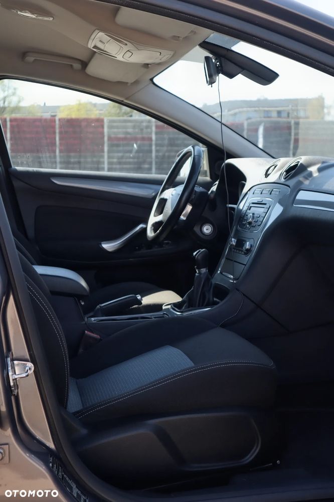 Ford Mondeo 1.6 Silver X - 12