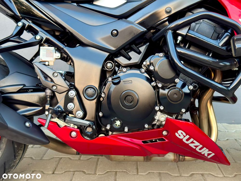 Suzuki GSX - 14
