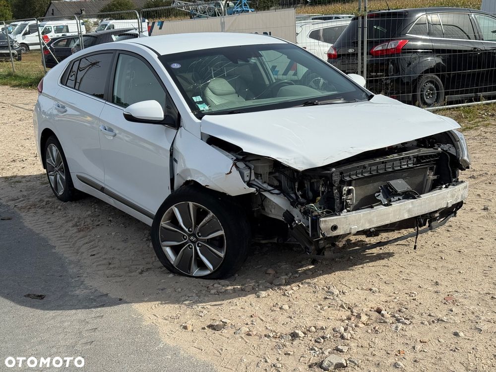 Hyundai IONIQ - 3