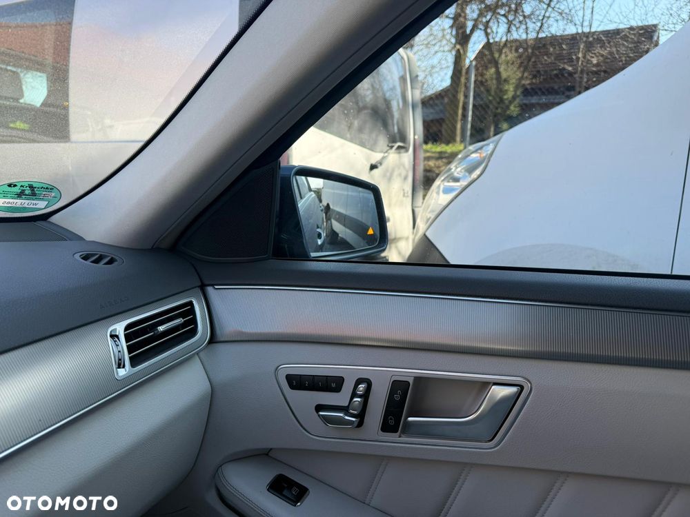 Mercedes-Benz Klasa E 300 BlueTEC 7G-TRONIC - 25