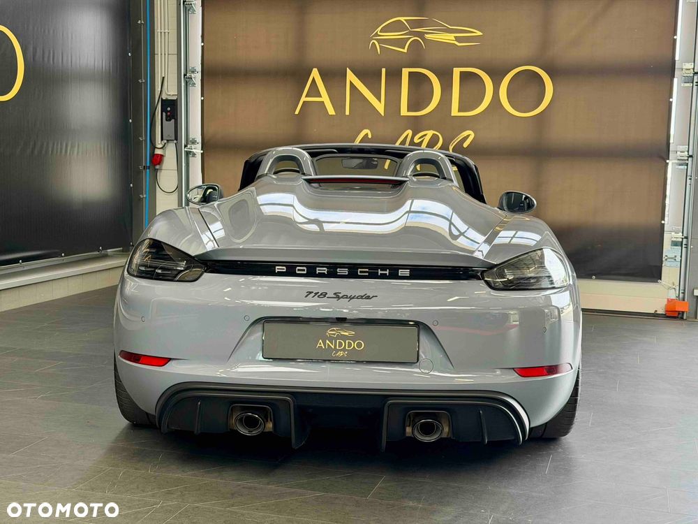 Porsche 718 Spyder - 13