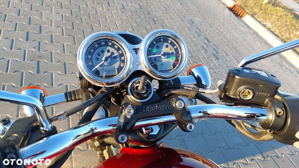 Triumph Bonneville - 37