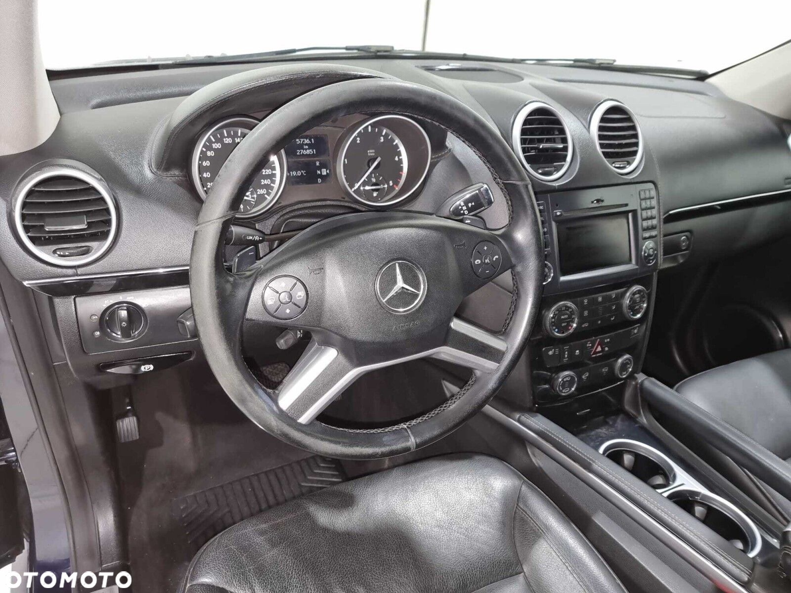 Mercedes-Benz GL - 23