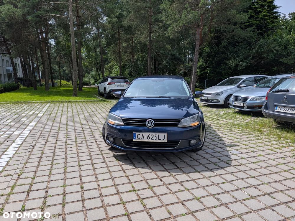 Volkswagen Jetta 2.0 TDI Highline - 2