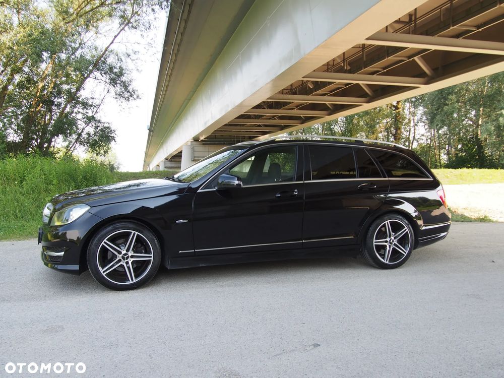 Mercedes-Benz Klasa C 220 CDI DPF (BlueEFFICIENCY) 7G-TRONIC Avantgarde - 17