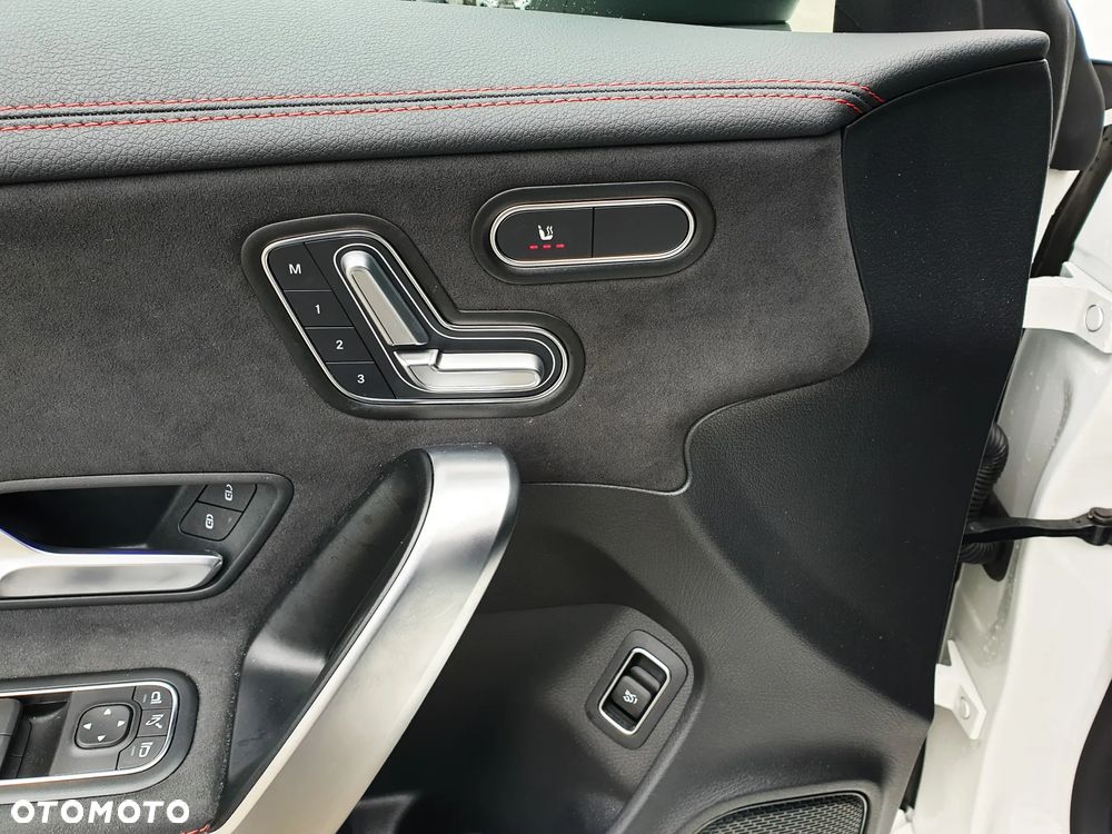 Mercedes-Benz CLA 200 AMG Line 7G-DCT - 14