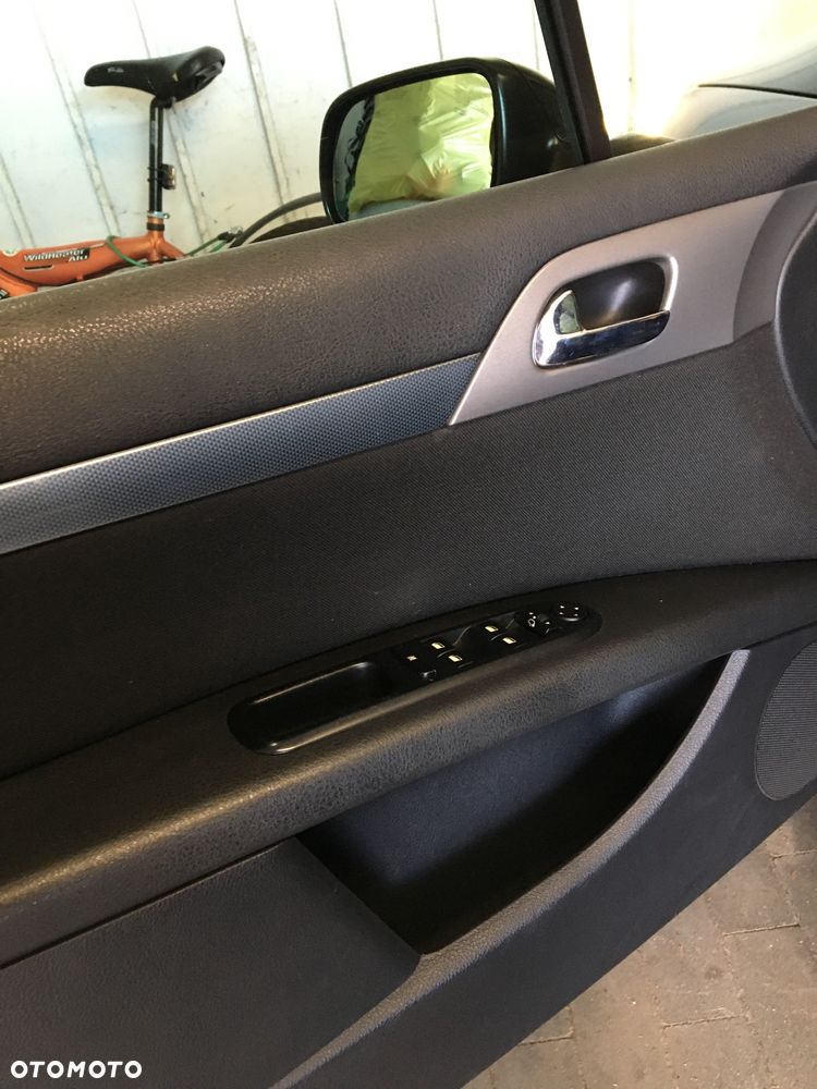 Peugeot 407 HDi 135 Automatik Platinum - 20