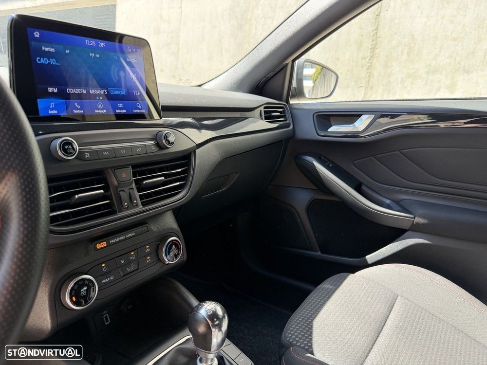 Ford Focus 1.0 EcoBoost MHEV ST-Line - 11