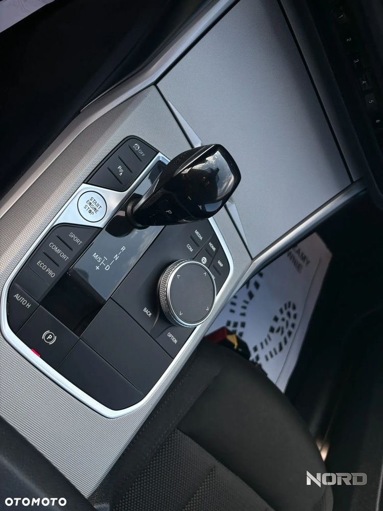BMW Seria 3 320d mHEV - 25