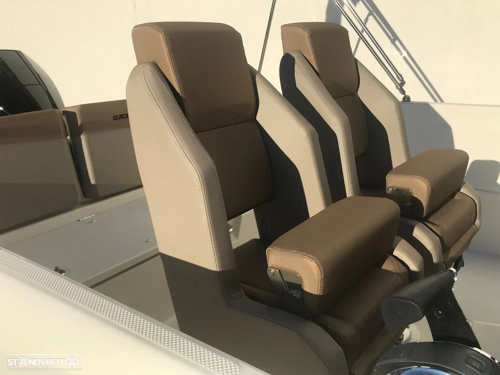 Quicksilver Activ 675 Sundeck - 13