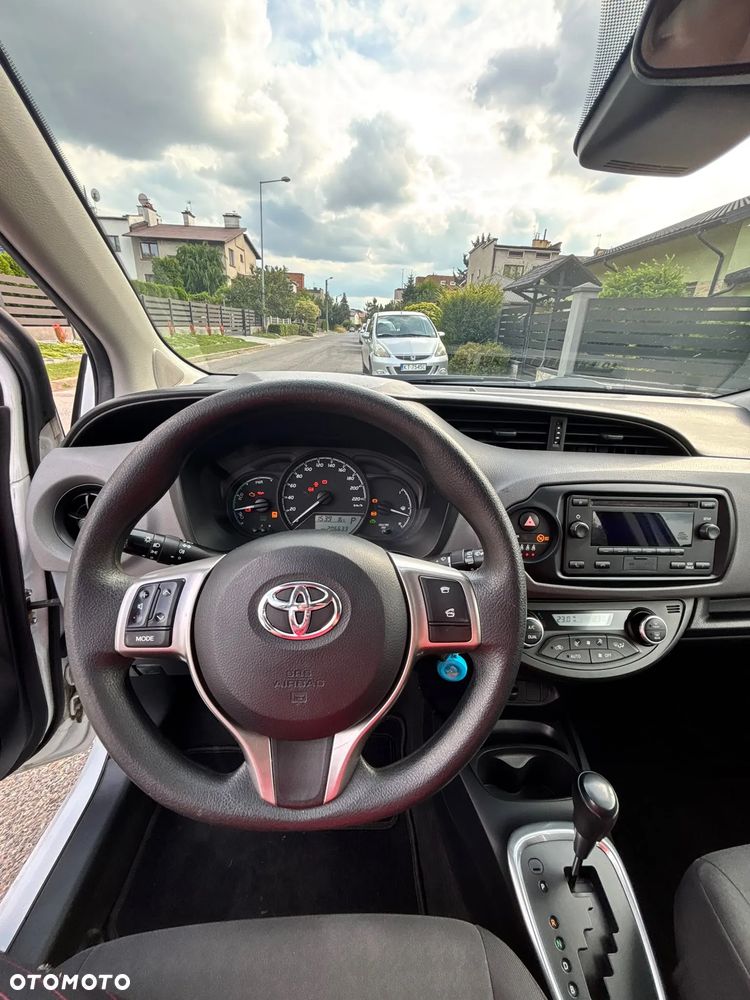 Toyota Yaris Hybrid 100 Life - 10