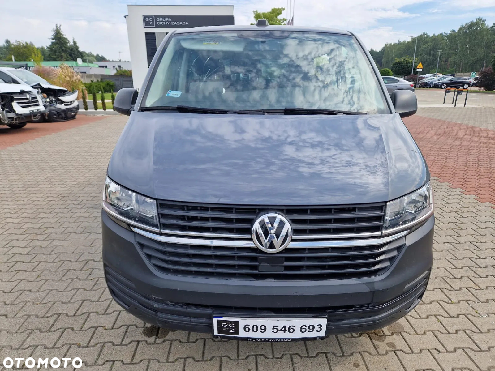 Volkswagen Caravelle - 8