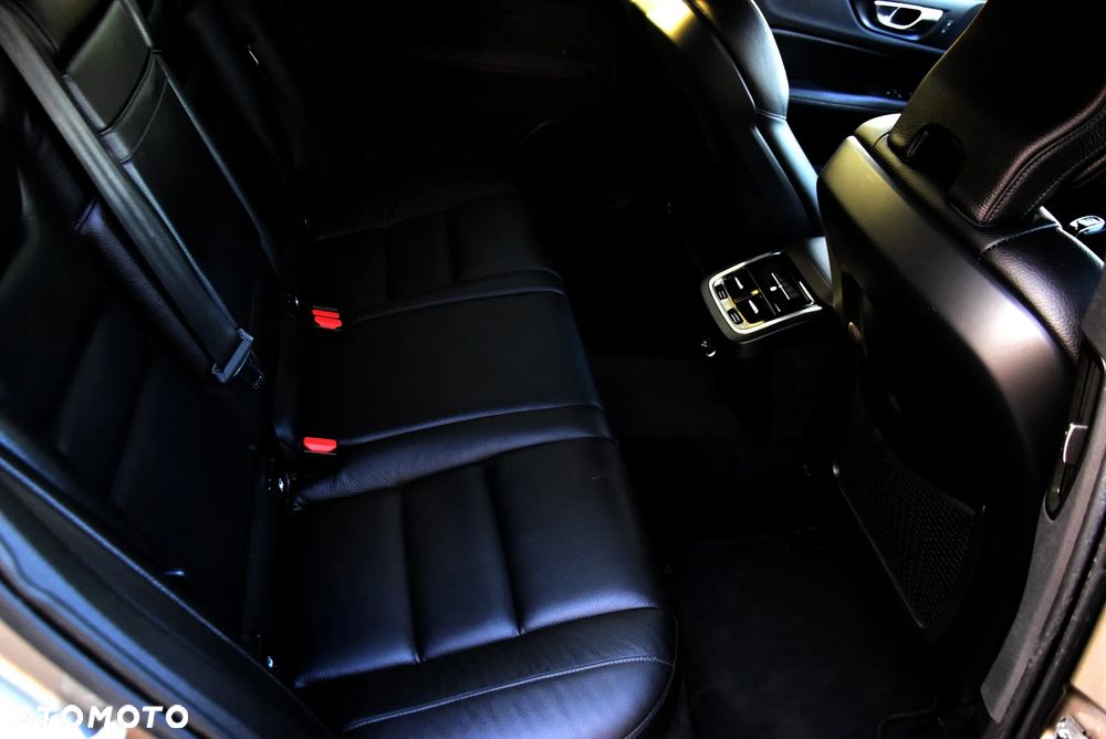 Volvo V60 D3 Momentum Pro - 19