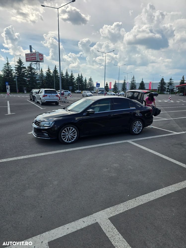 Volkswagen Jetta 2.0 TDI DSG Highline - 2