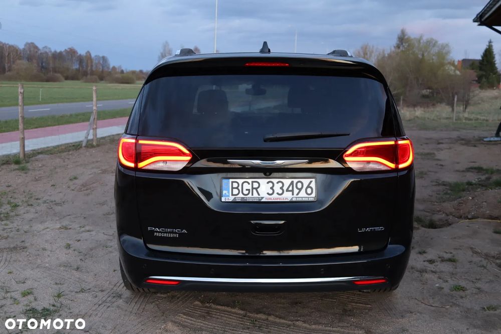 Chrysler Pacifica - 11