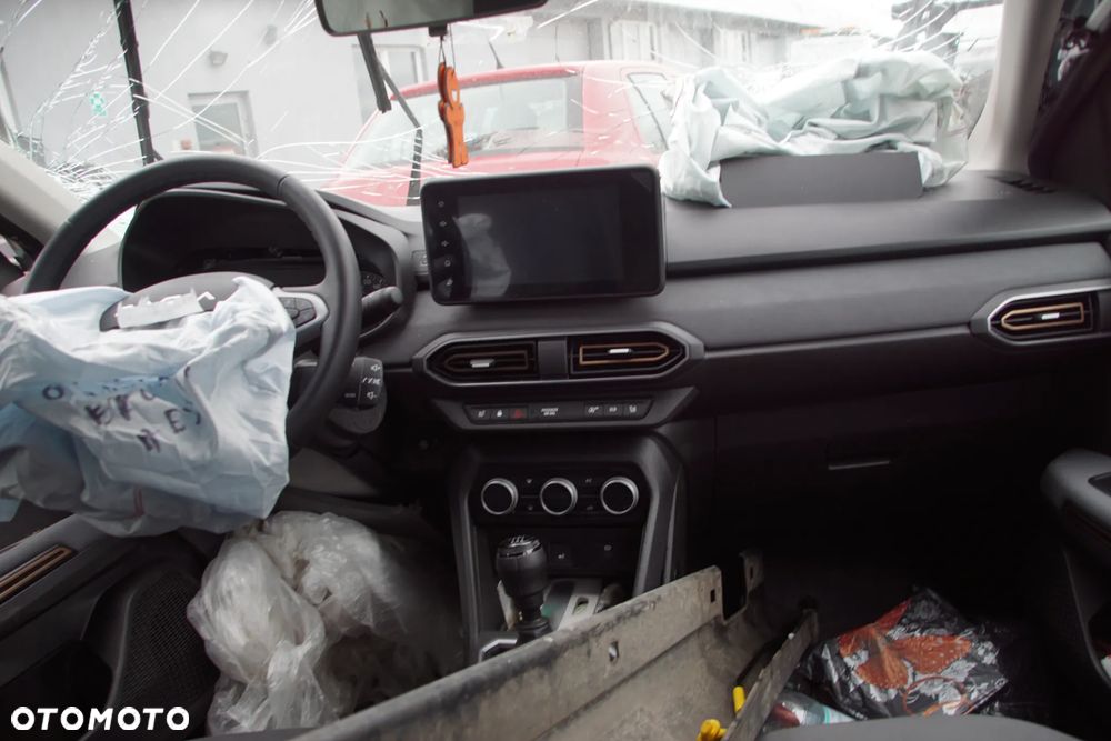 Auto na części - Dacia Jogger Lift 1.0 TCE 100 KM H4D480 TEDQK 2025R Silnik Skrzynia Drzwi Klapa Zderzak Błotnik Lampa Lusterko Klamka Szyba Deska Kokpit Sterownik Moduł Czujnik Licznik Wyświetlacz Panel Kierownica - 15