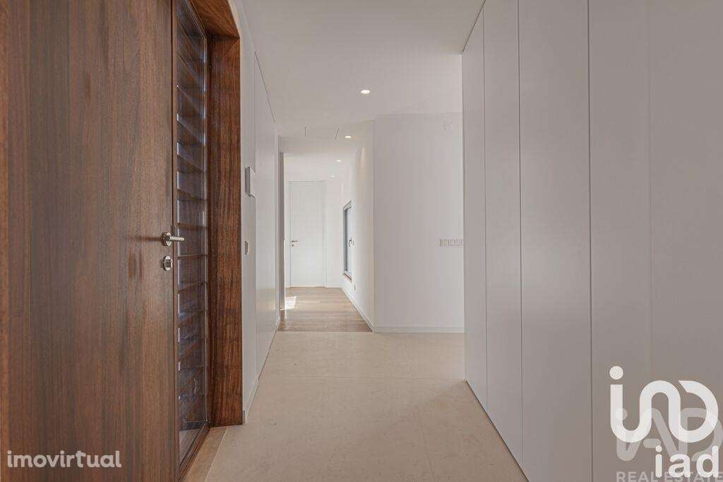 Casa / Villa T4 em Charneca de Caparica e Sobreda - Grande imagem: 3/23