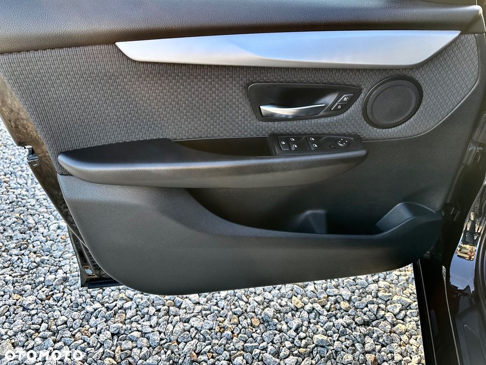 BMW Seria 2 218d - 15