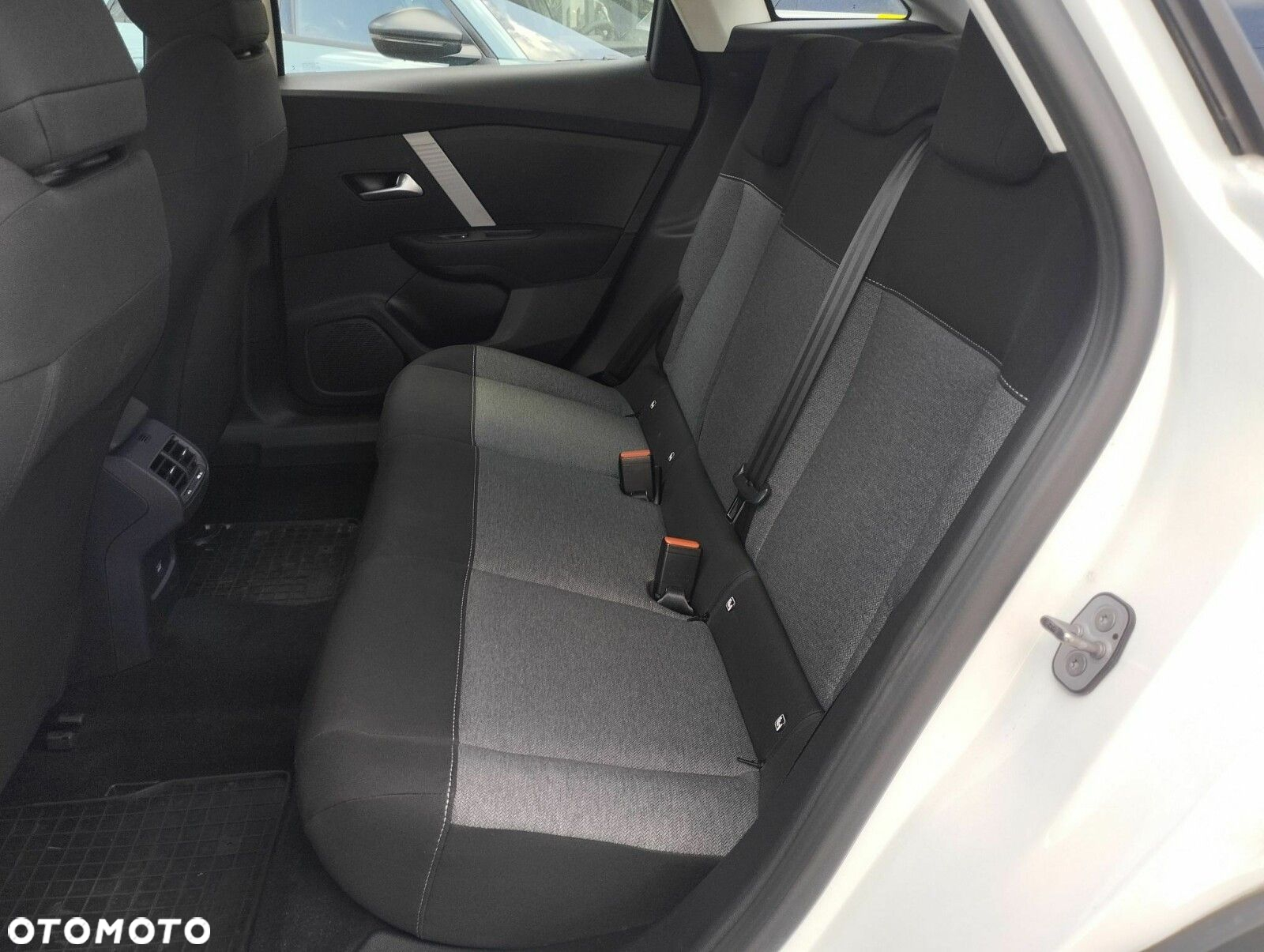Citroën C4 1.2 PureTech Feel S&S - 13