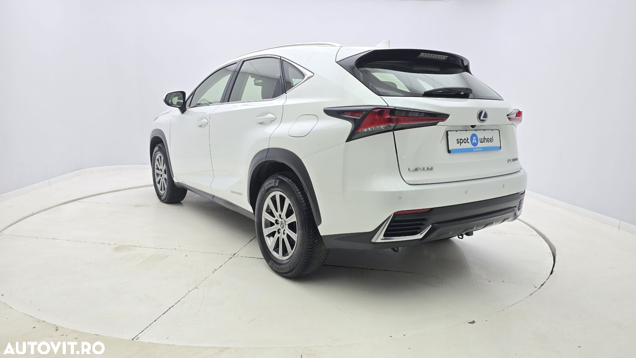 Lexus Seria NX - 8