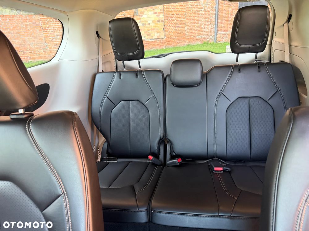 Chrysler Pacifica - 22