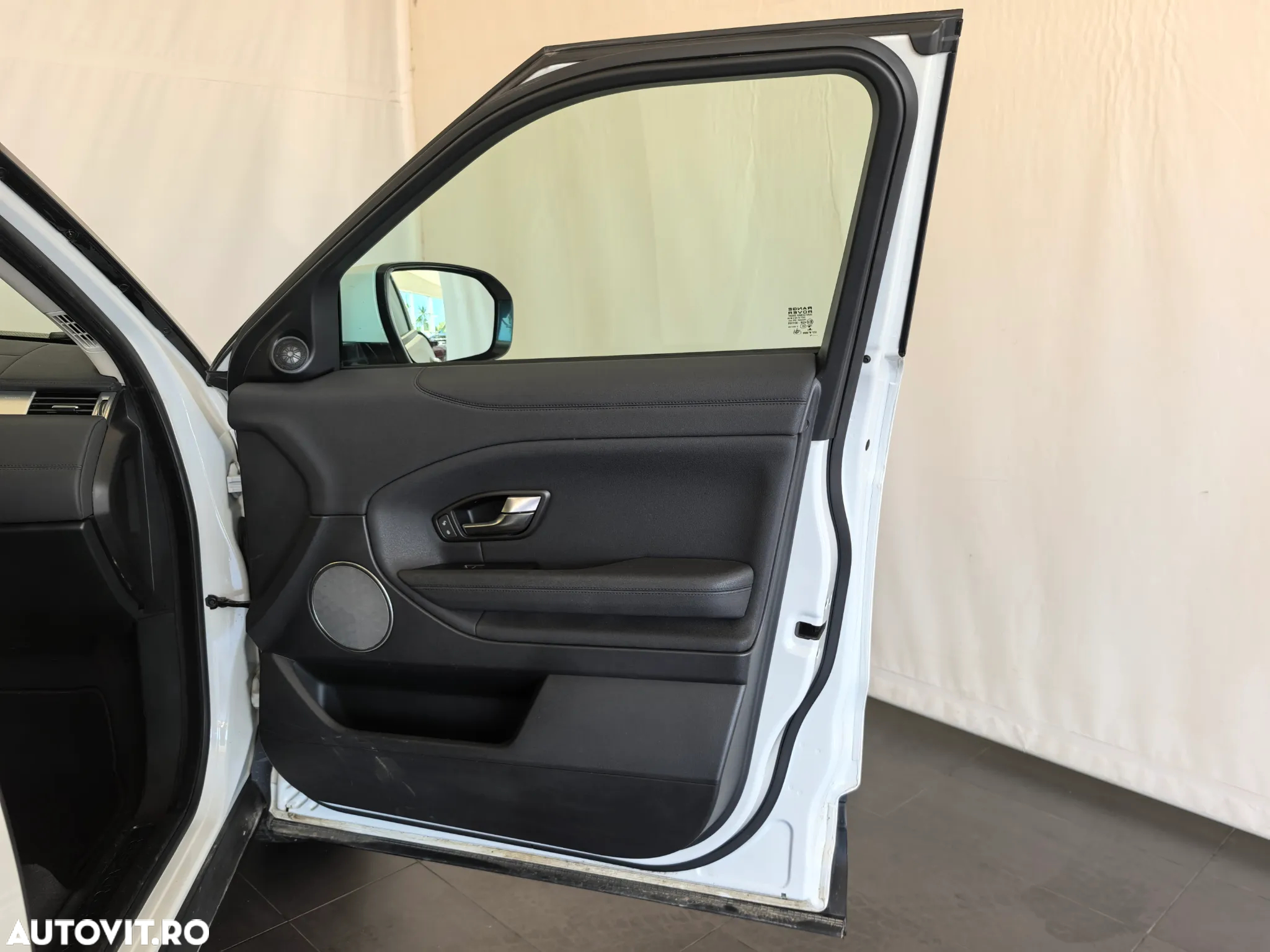 Land Rover Range Rover Evoque - 24