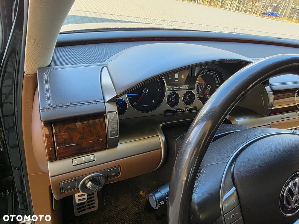 Volkswagen Phaeton - 24