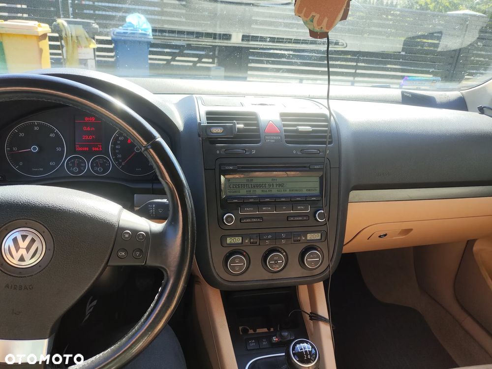 Volkswagen Jetta - 4