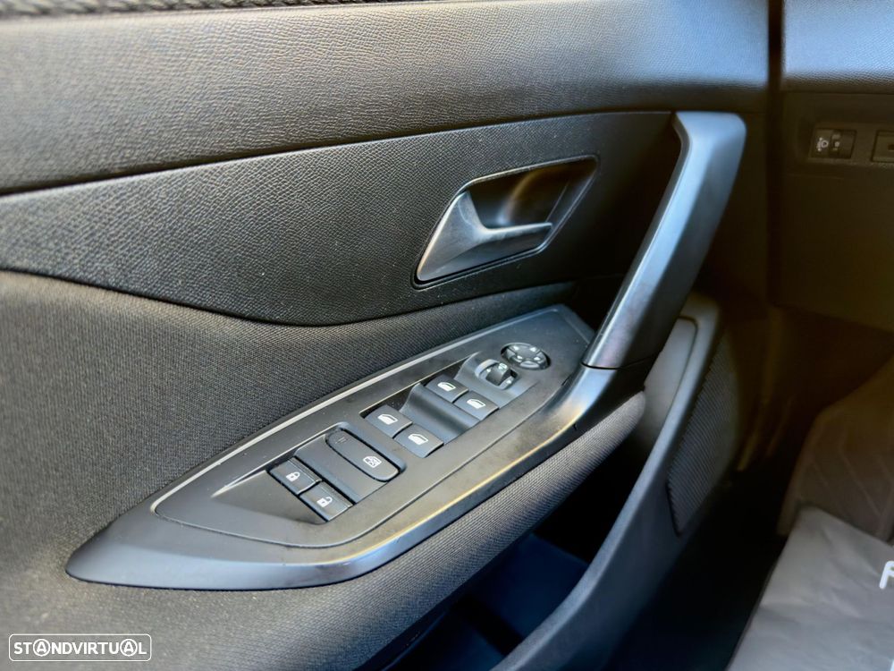 Peugeot 308 SW 1.2 PureTech Allure EAT8 - 26