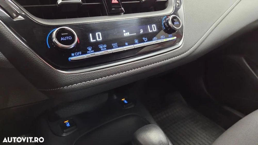 Toyota Corolla 1.8 HSD Dynamic - 8