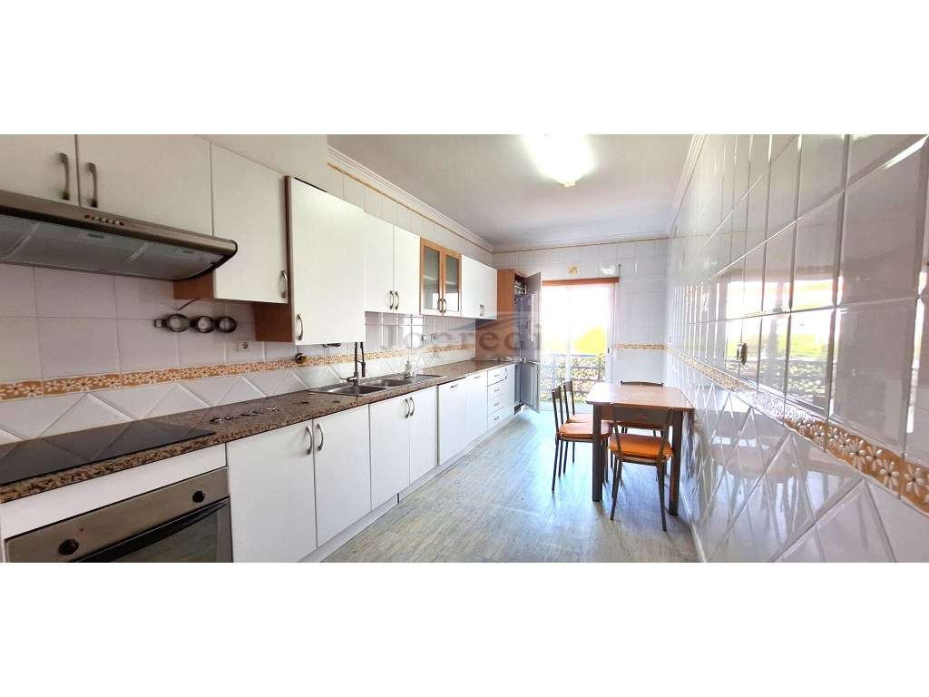 Apartamento T3 com 2 garagens em Box e 1 arrecadação - Grande imagem: 4/29