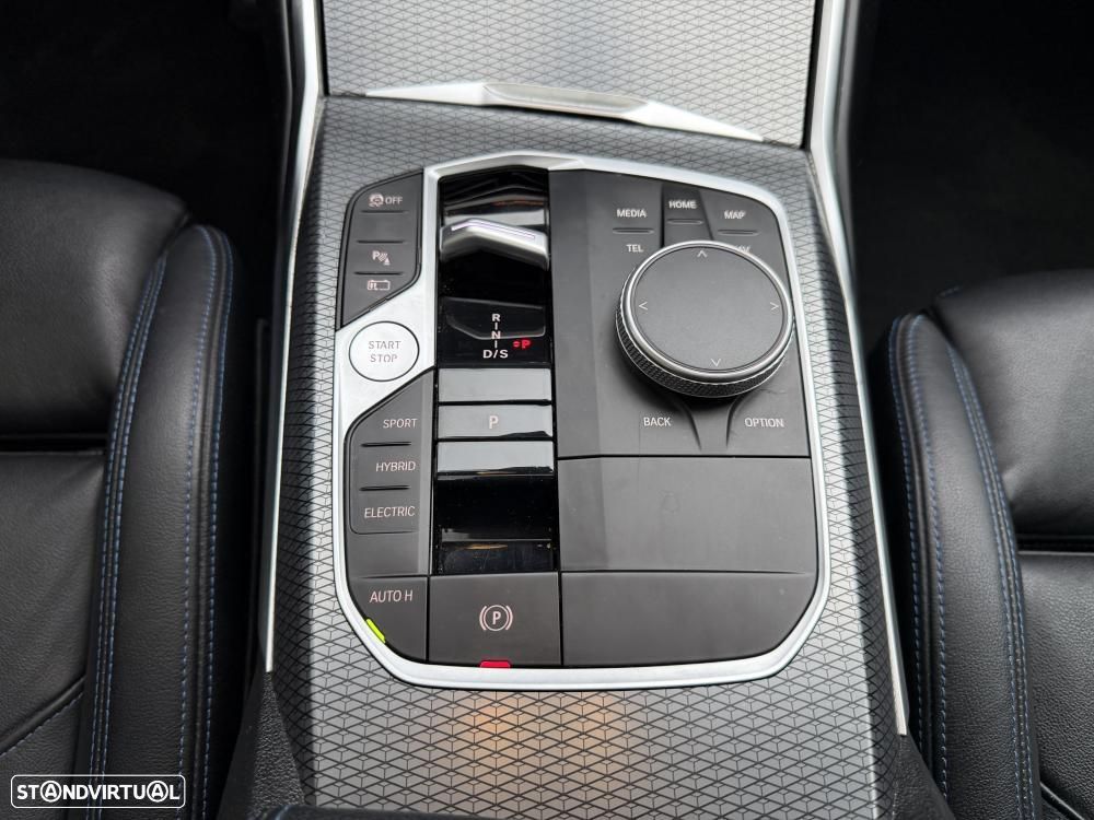 BMW 330 e Pack 50 anos M Auto - 35