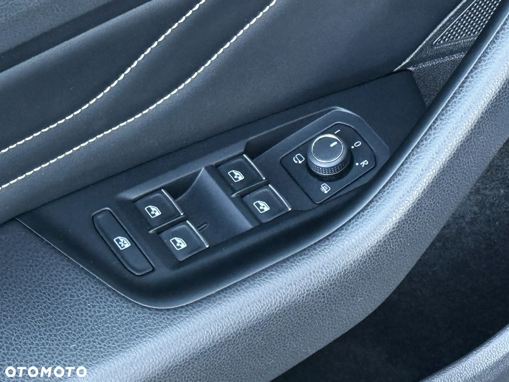 Volkswagen Passat 2.0 TDI Elegance DSG - 26