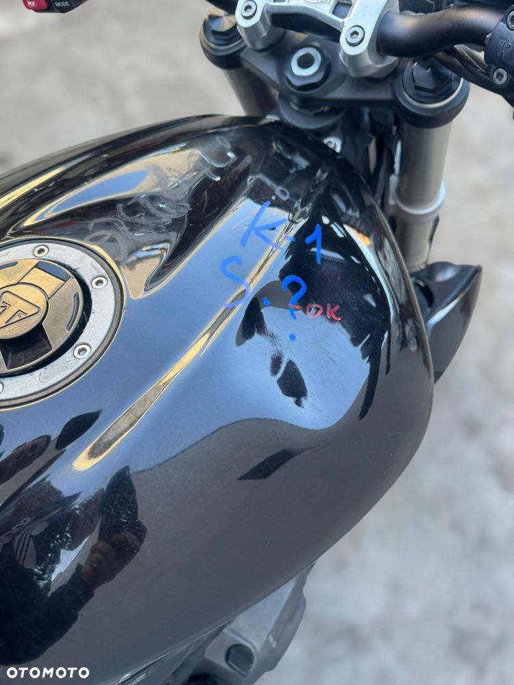 Triumph Street Triple - 11