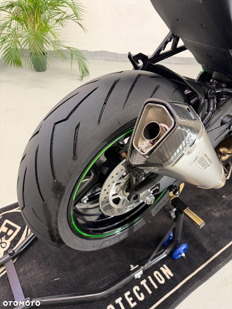 Kawasaki H2 - 17