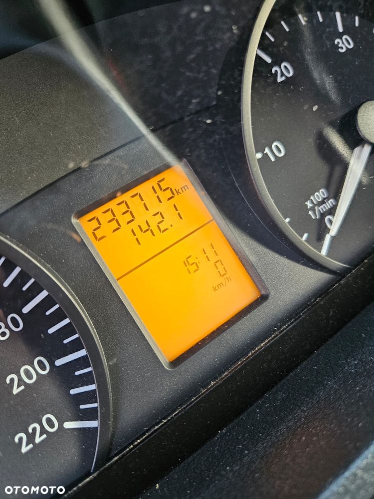 Mercedes-Benz VITO - 16