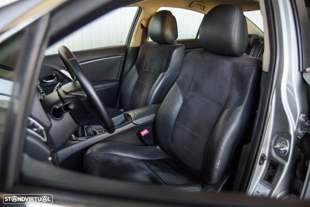 Toyota Avensis SD 2.0 D-4D Exclusive - 28