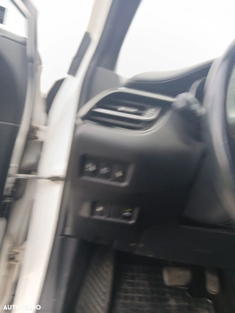 Toyota C-HR 1.8 HSD 4x2 CVT C-ult LED - 11