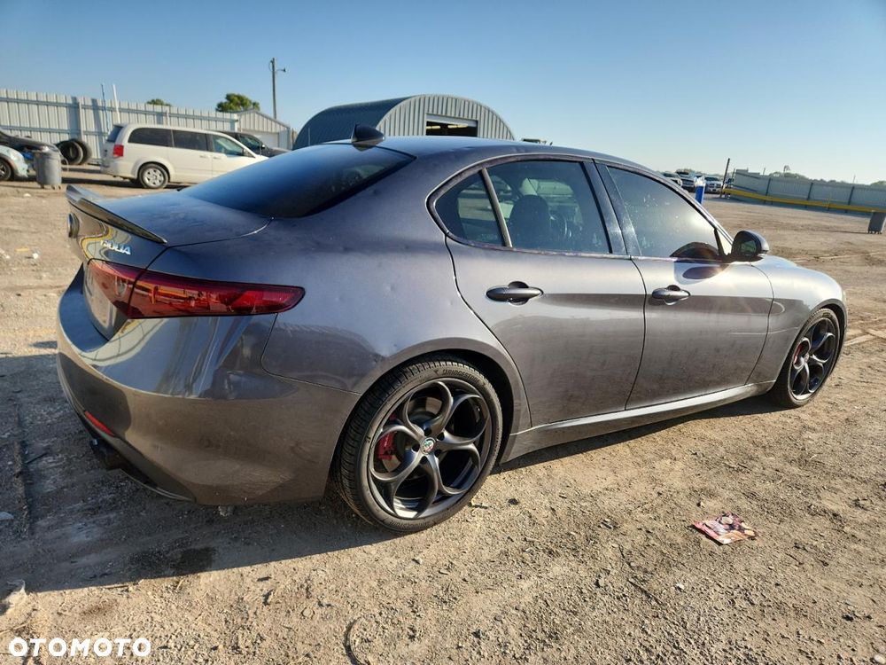 Alfa Romeo Giulia 2.0 Turbo 16V AT8-Q4 Ti - 3