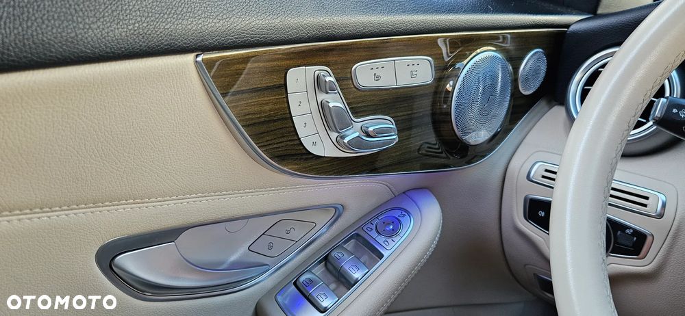 Mercedes-Benz Klasa C 300 Cabrio 9G-TRONIC AMG Line - 23