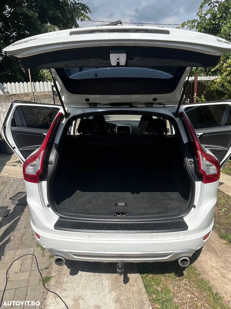 Volvo XC 60 D5AWD R-Design - 3