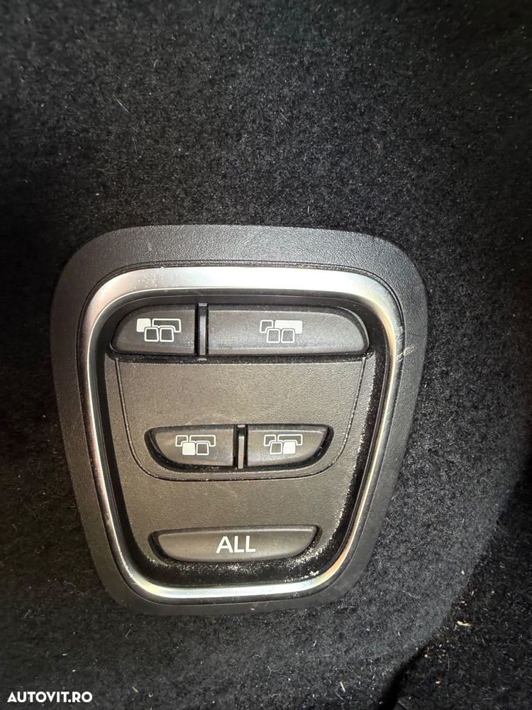 Renault Grand Scenic - 10