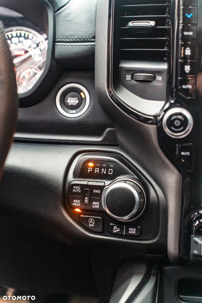 RAM 1500 Crew Cab Shortbed Bighorn - 21