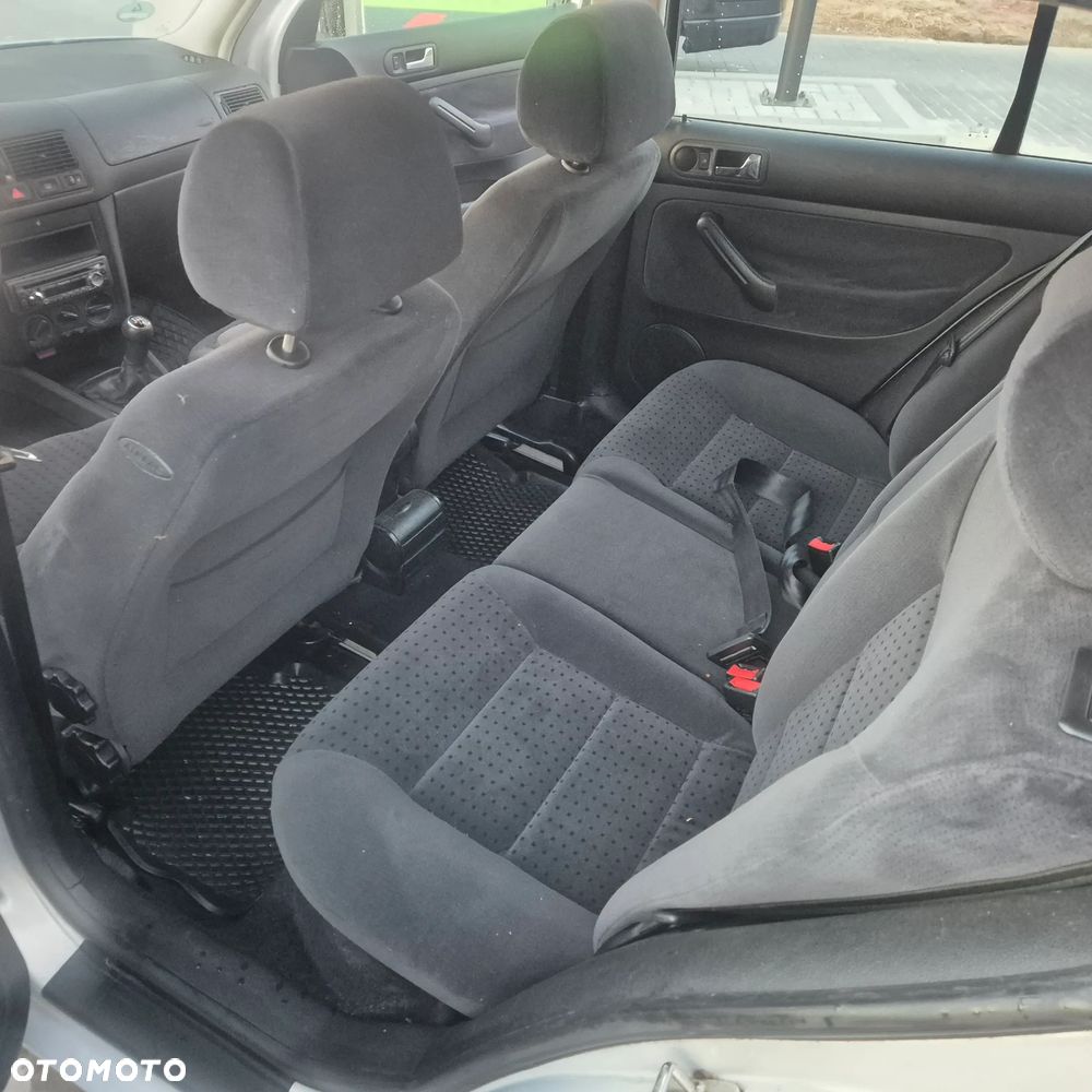 Volkswagen Golf 1.6 - 12