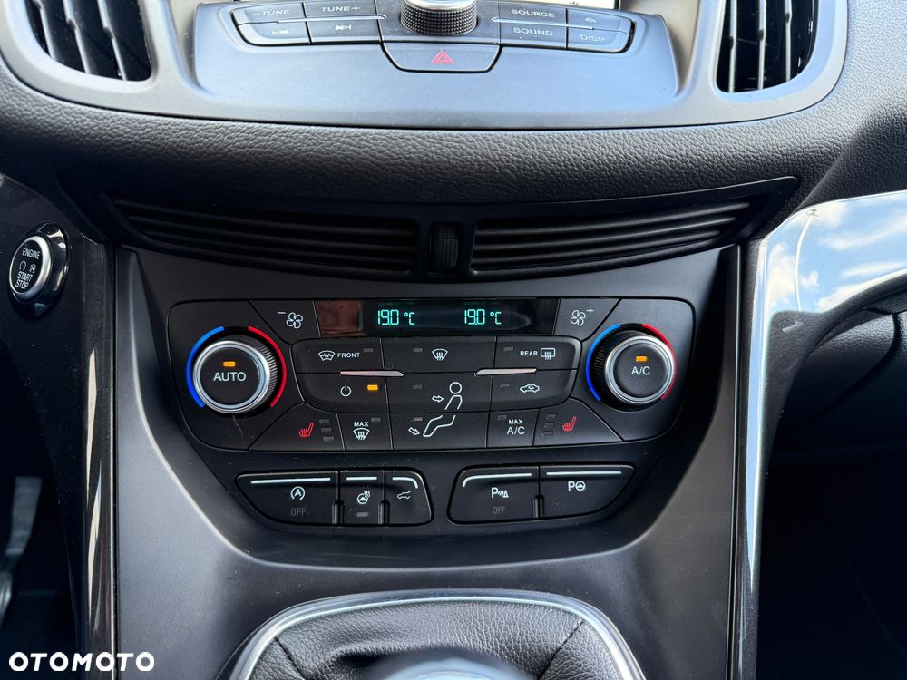 Ford Kuga 1.5 EcoBoost 2x4 Titanium - 24