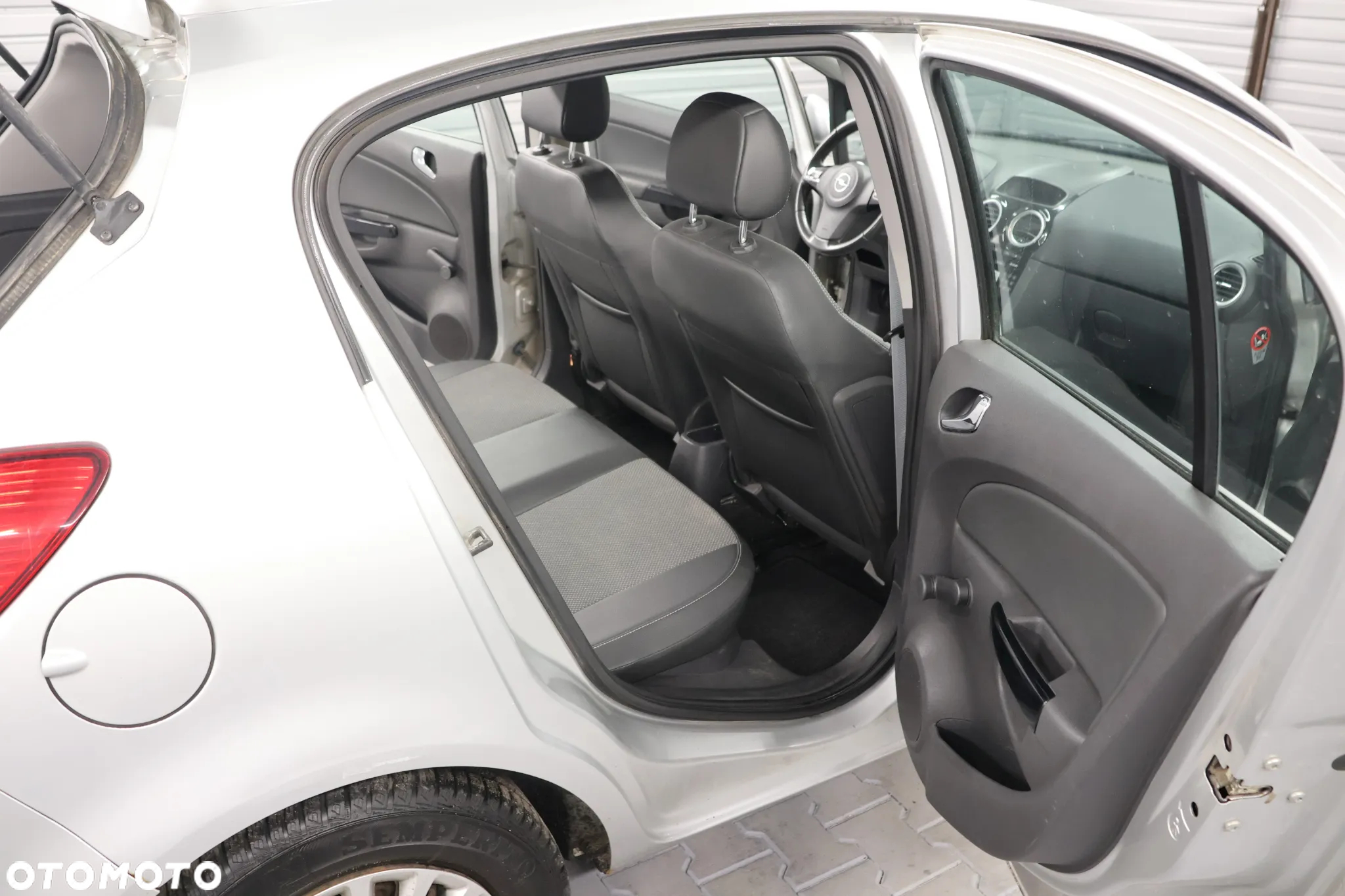 Opel Corsa 1.2 16V Easytronic - 12
