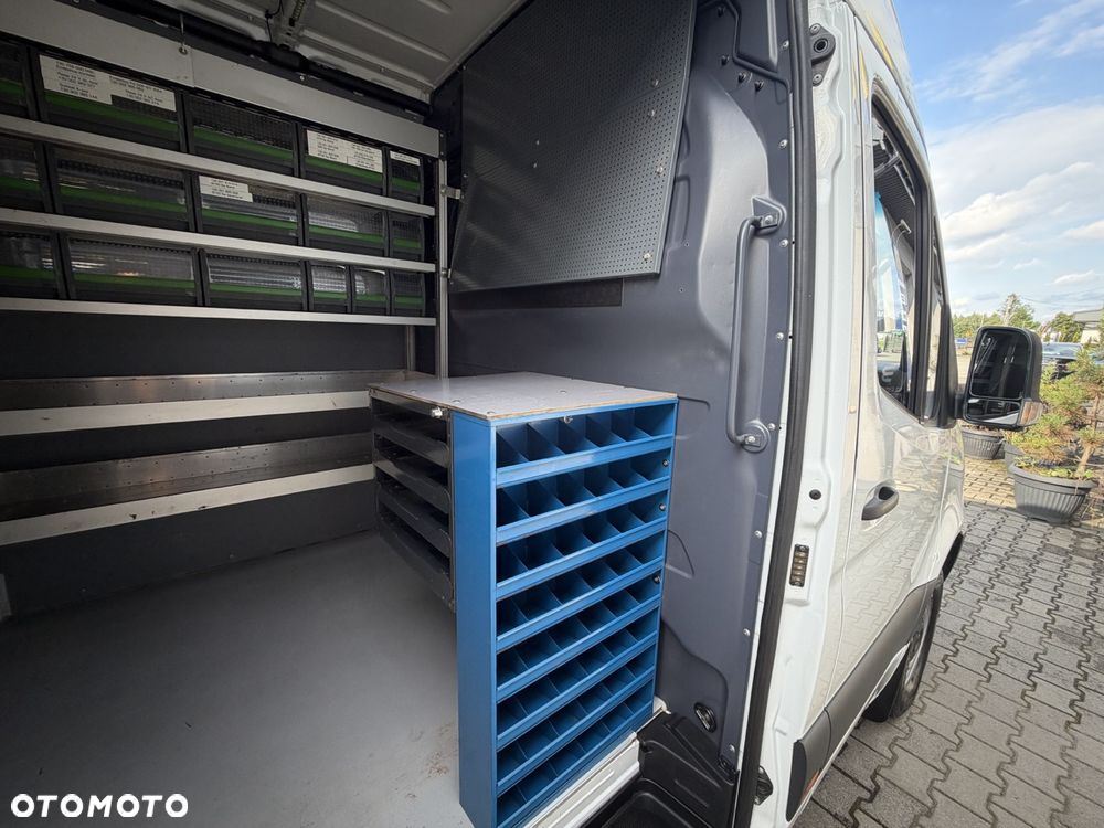Mercedes-Benz Sprinter - 33