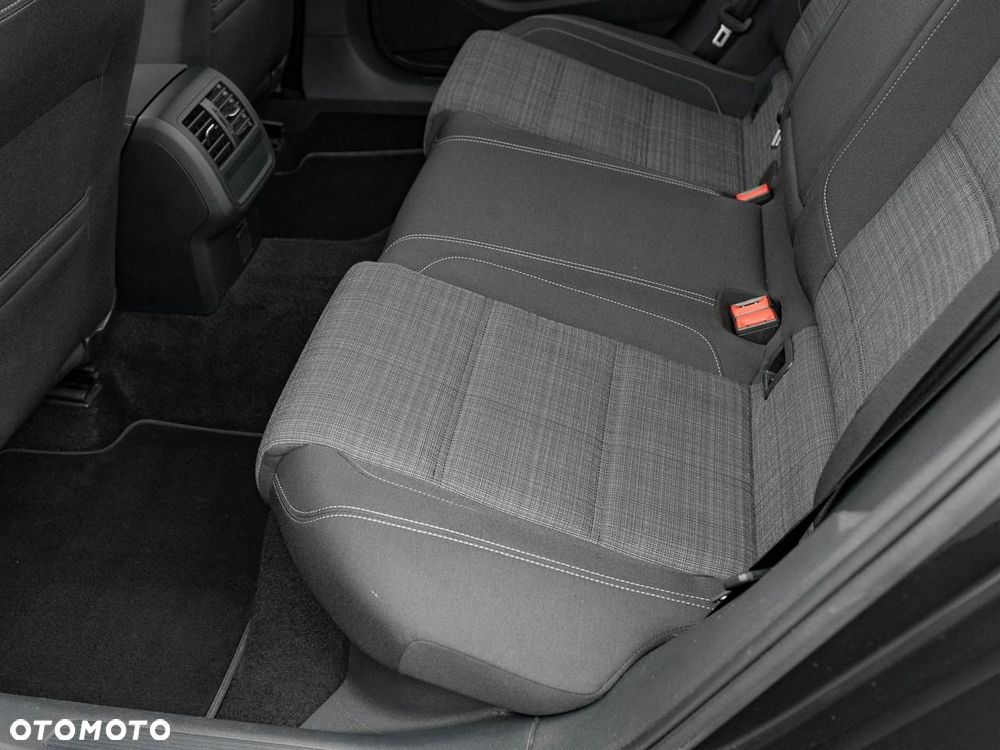 Volkswagen Passat - 24