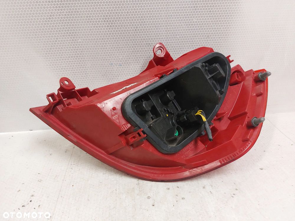 .  LAMPA TYL TYLNA LEWA RENAULT CLIO 3 LIFT HB - 8