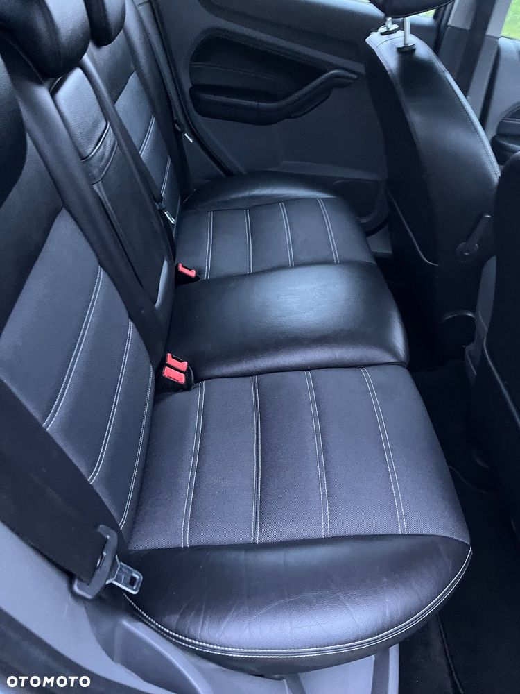 Ford Focus 1.8 Ghia - 24